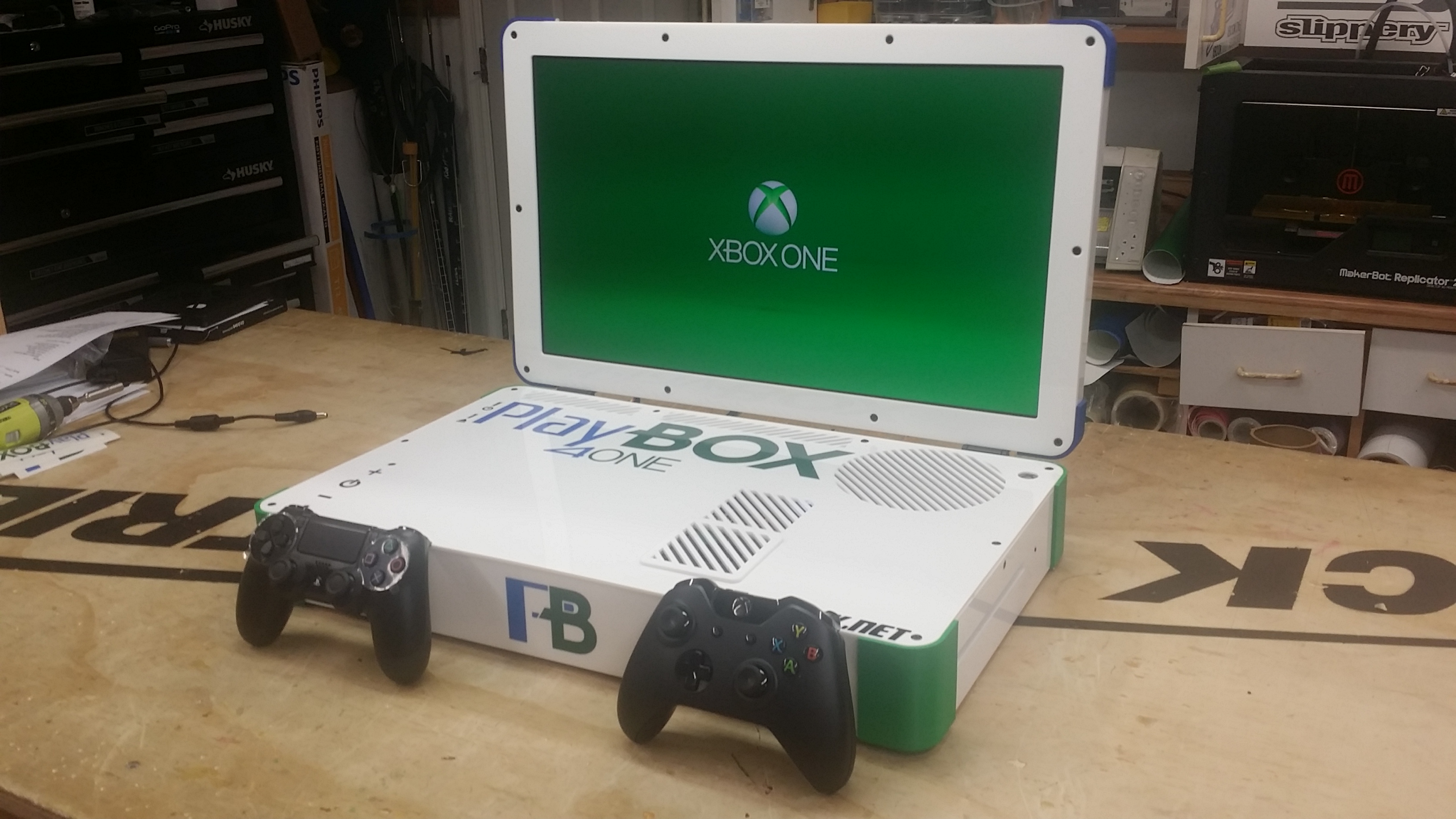 PlayBox: um laptop que roda jogos do PlayStation 4 e Xbox One
